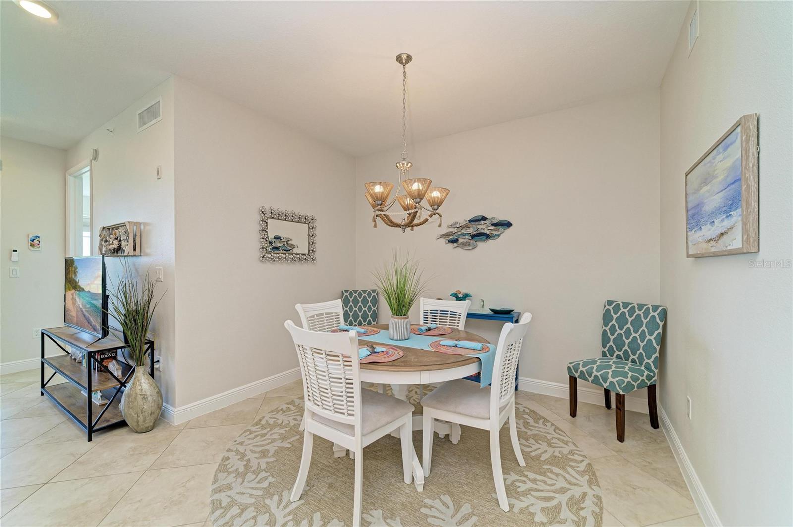 392 ARUBA CIR #102, BRADENTON, FL, 34209