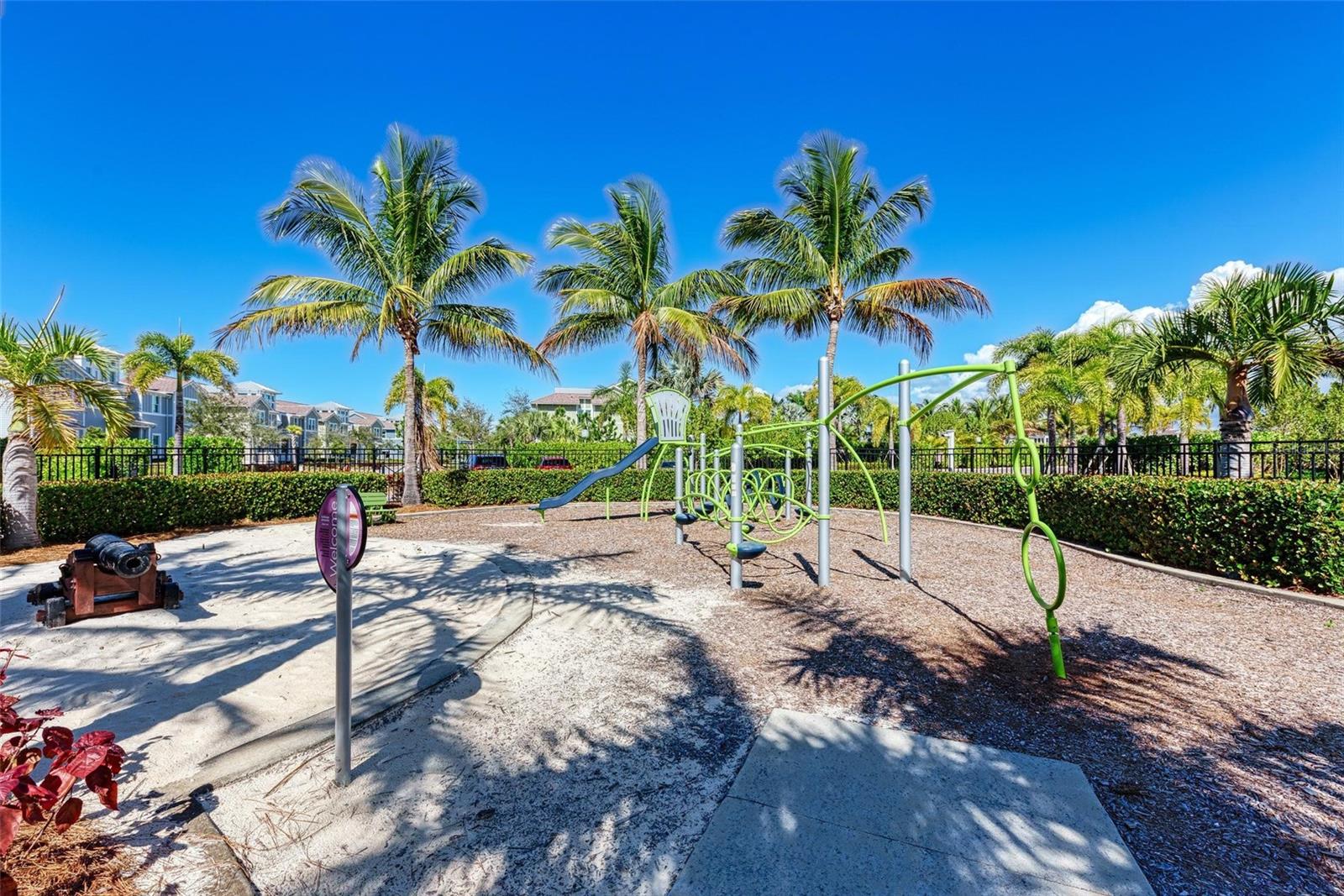 392 ARUBA CIR #102, BRADENTON, FL, 34209