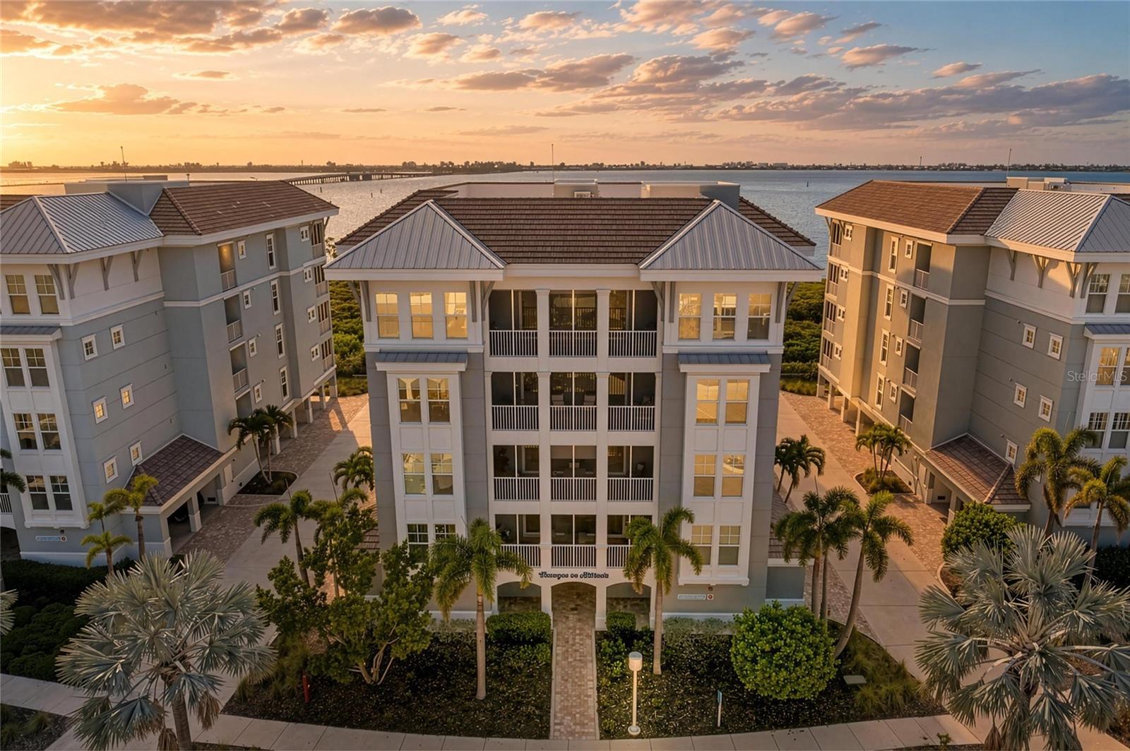 392 ARUBA CIR #102, BRADENTON, FL, 34209