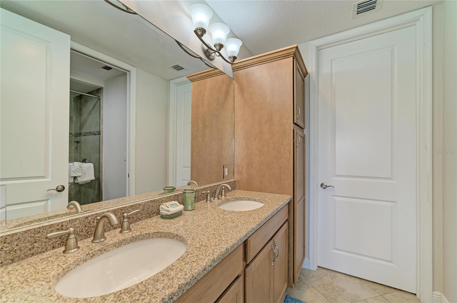 392 ARUBA CIR #102, BRADENTON, FL, 34209