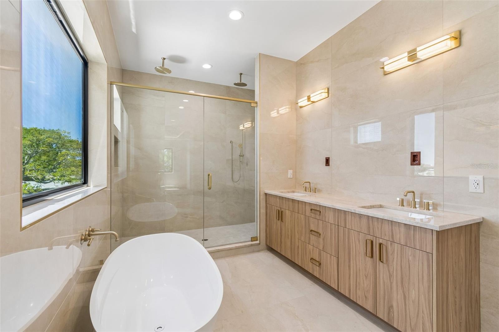 206 S TREASURE DR, TAMPA, FL, 33609