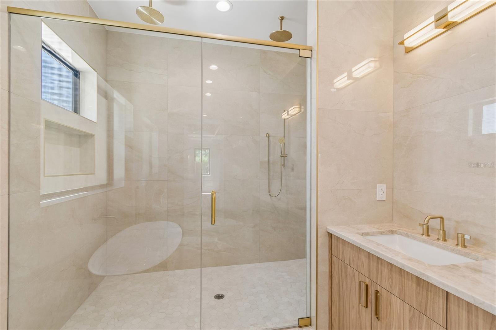 206 S TREASURE DR, TAMPA, FL, 33609