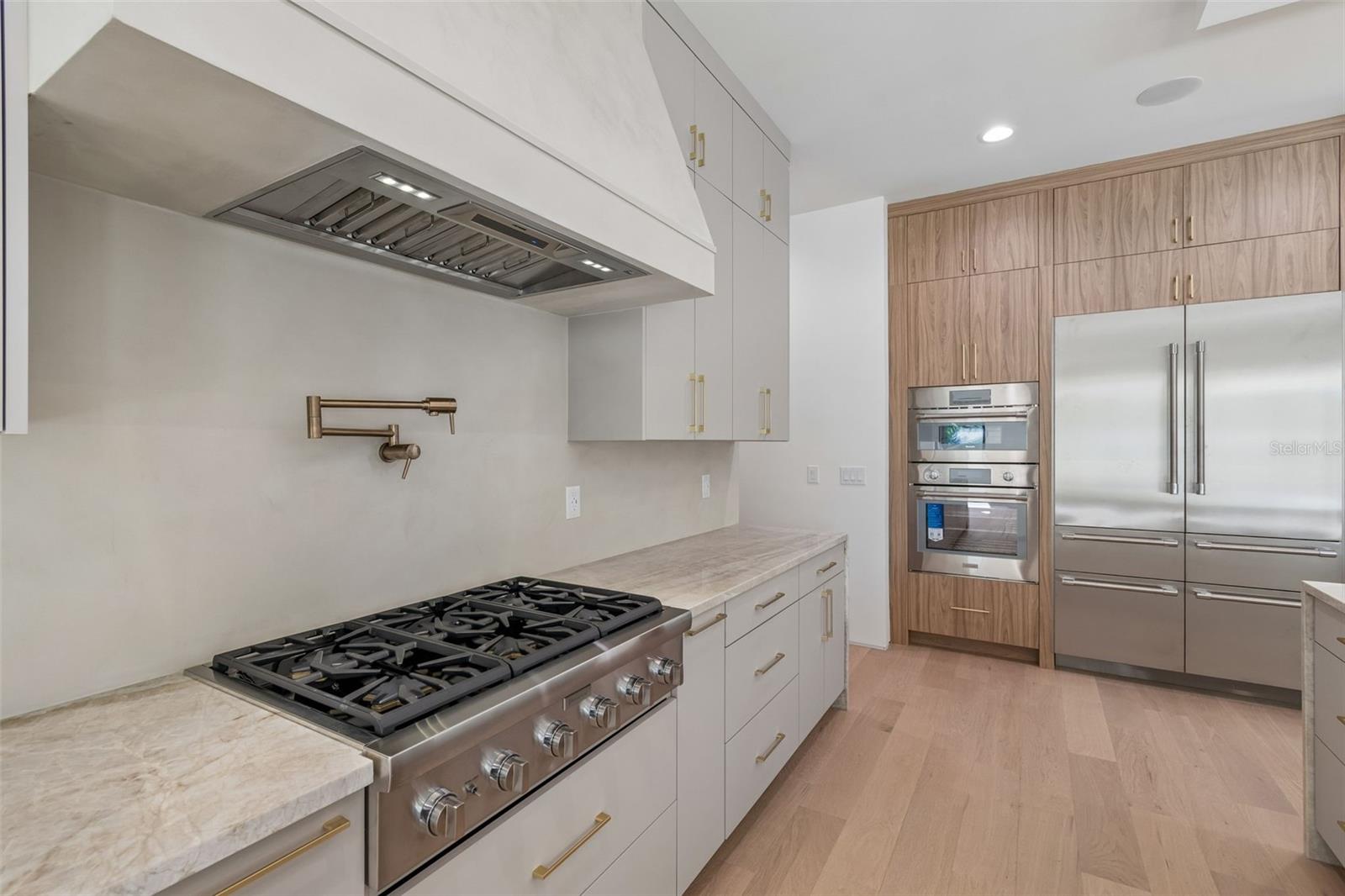 206 S TREASURE DR, TAMPA, FL, 33609