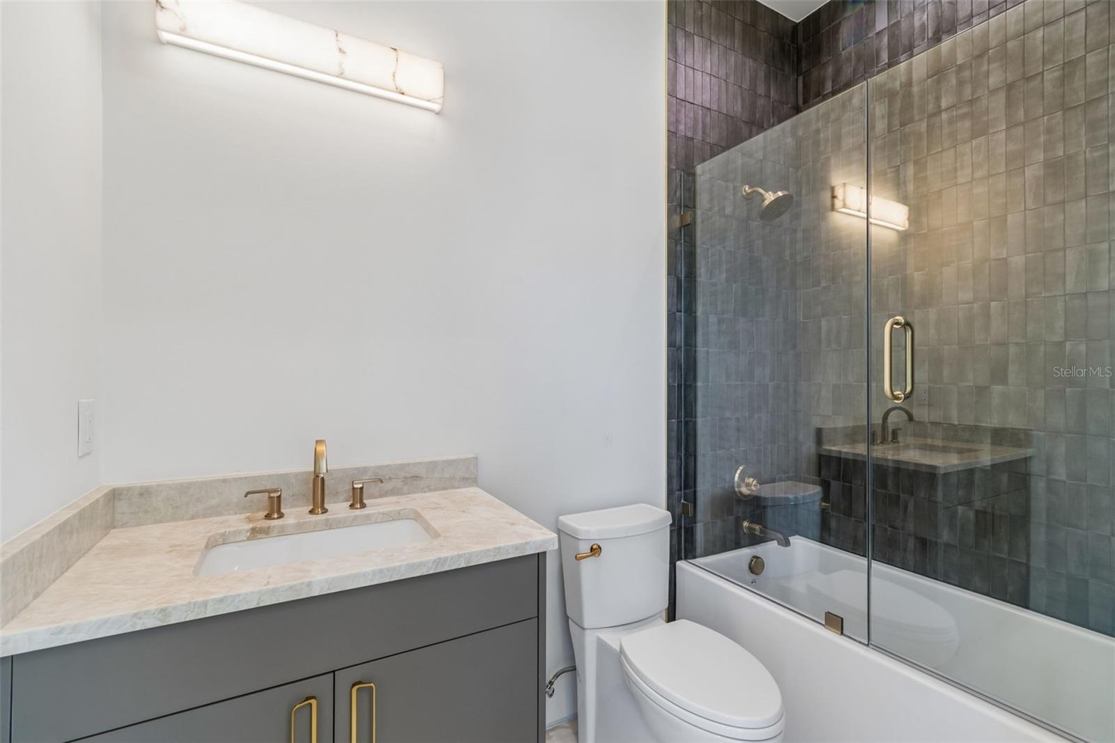206 S TREASURE DR, TAMPA, FL, 33609