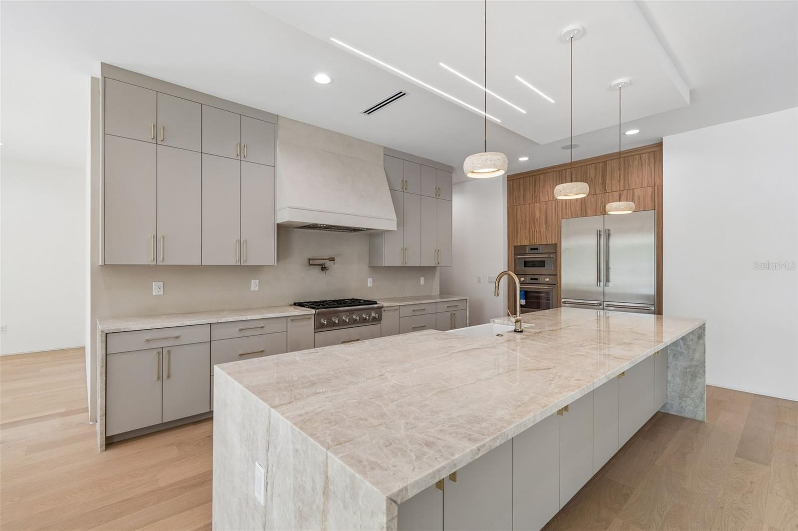 206 S TREASURE DR, TAMPA, FL, 33609