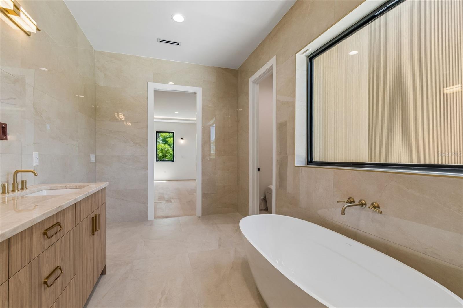 206 S TREASURE DR, TAMPA, FL, 33609