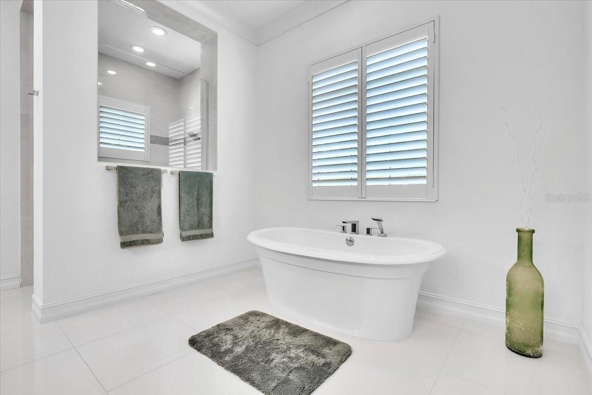 16306 DAYSAILOR TRL, LAKEWOOD RANCH, FL, 34202