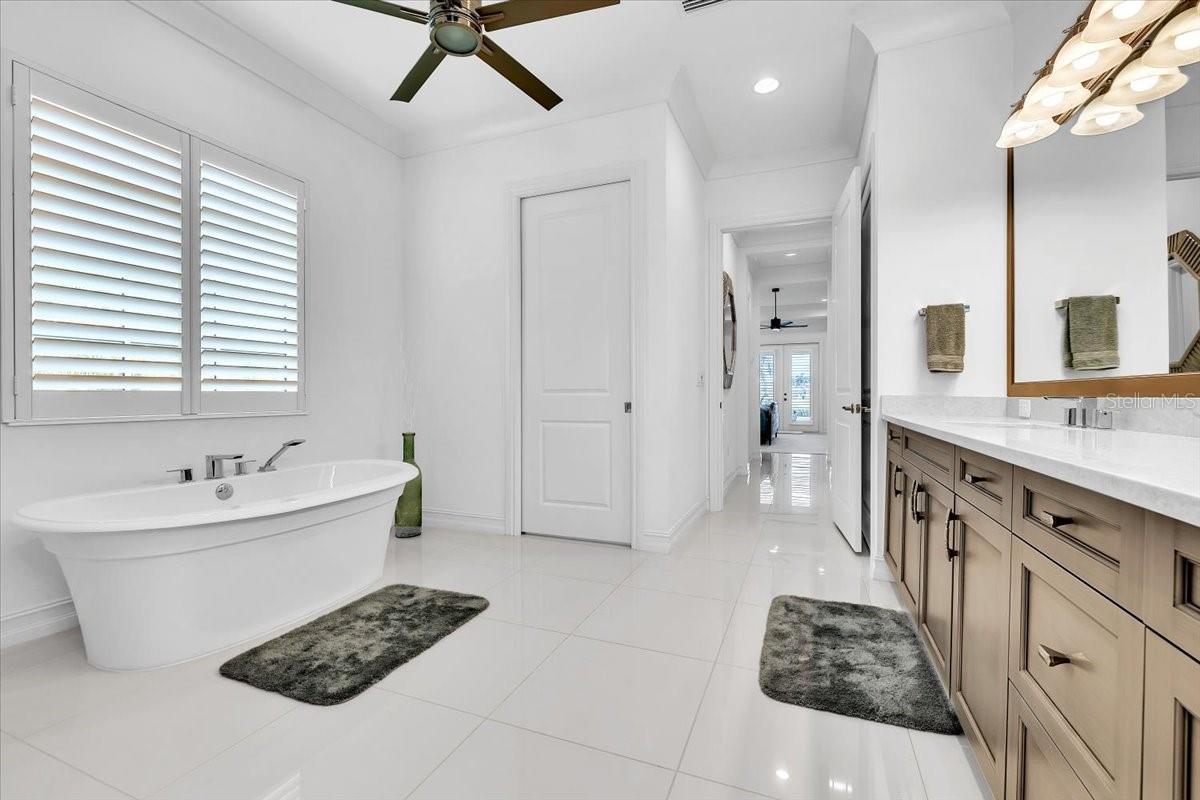 16306 DAYSAILOR TRL, LAKEWOOD RANCH, FL, 34202