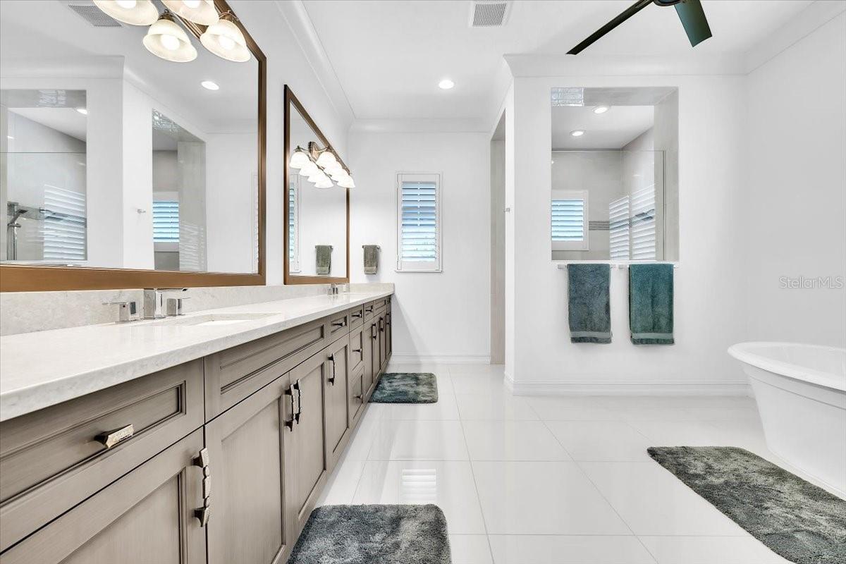 16306 DAYSAILOR TRL, LAKEWOOD RANCH, FL, 34202