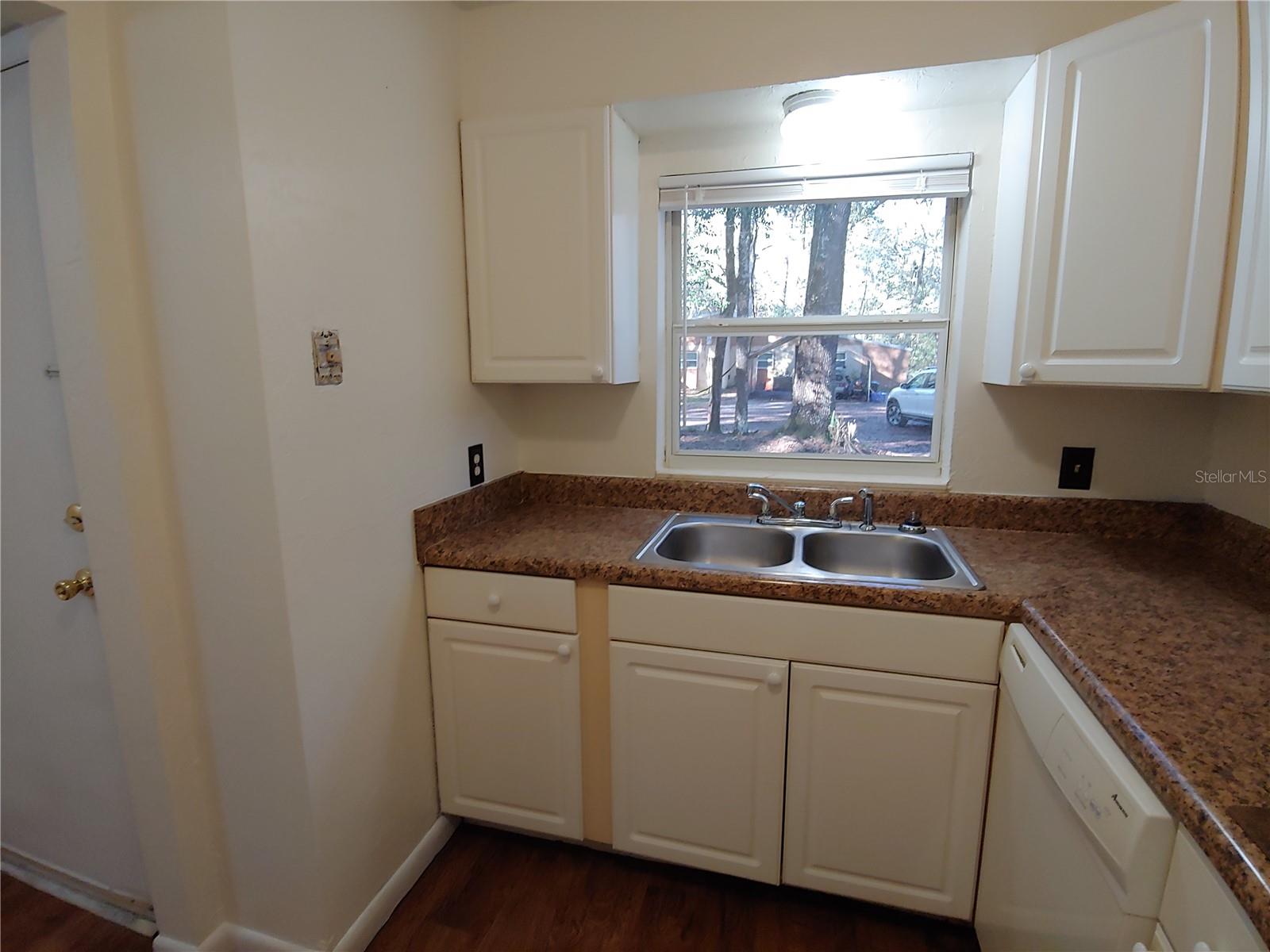 208 NE 7 PL #A, MICANOPY, FL, 32667