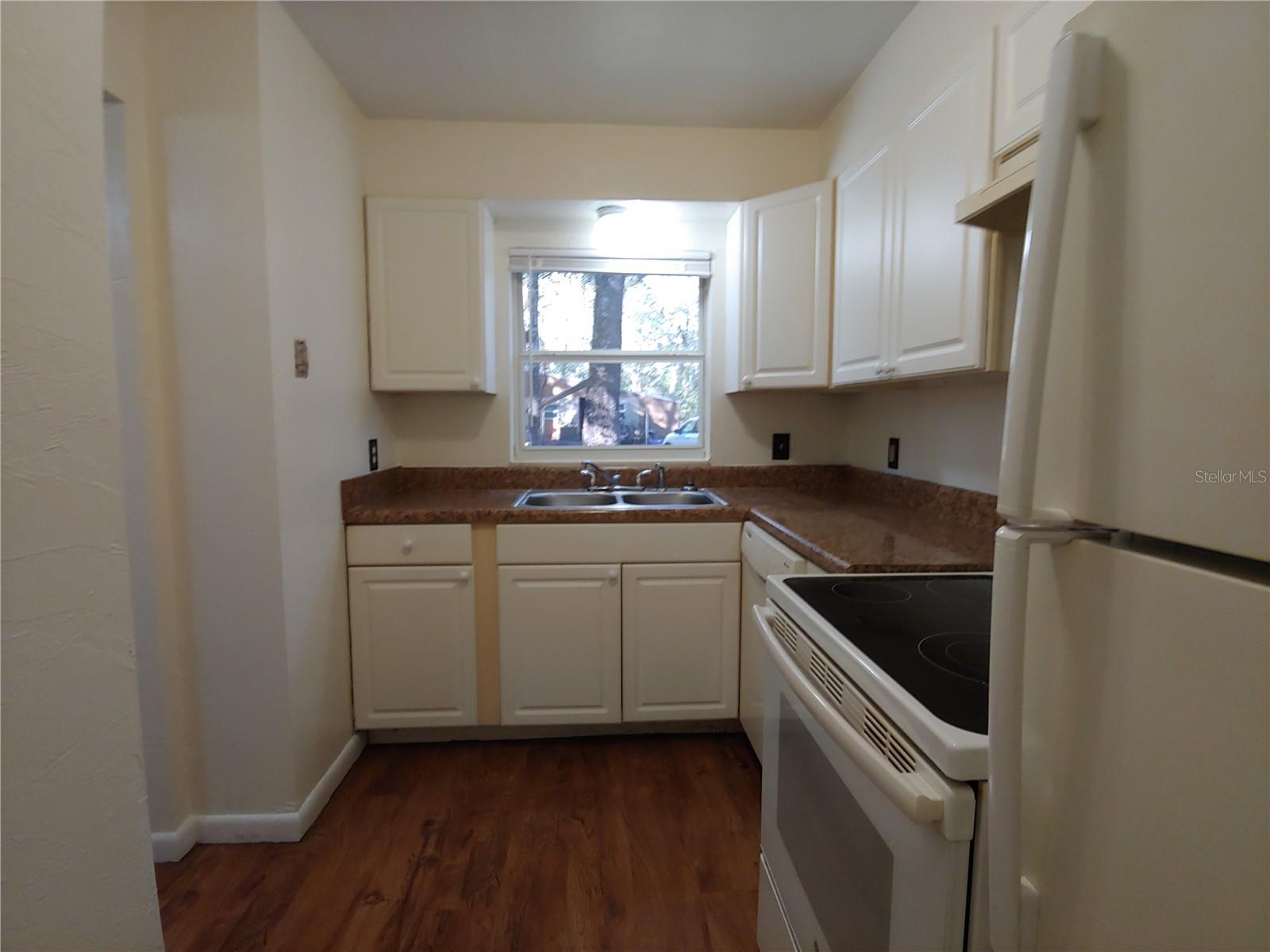208 NE 7 PL #A, MICANOPY, FL, 32667