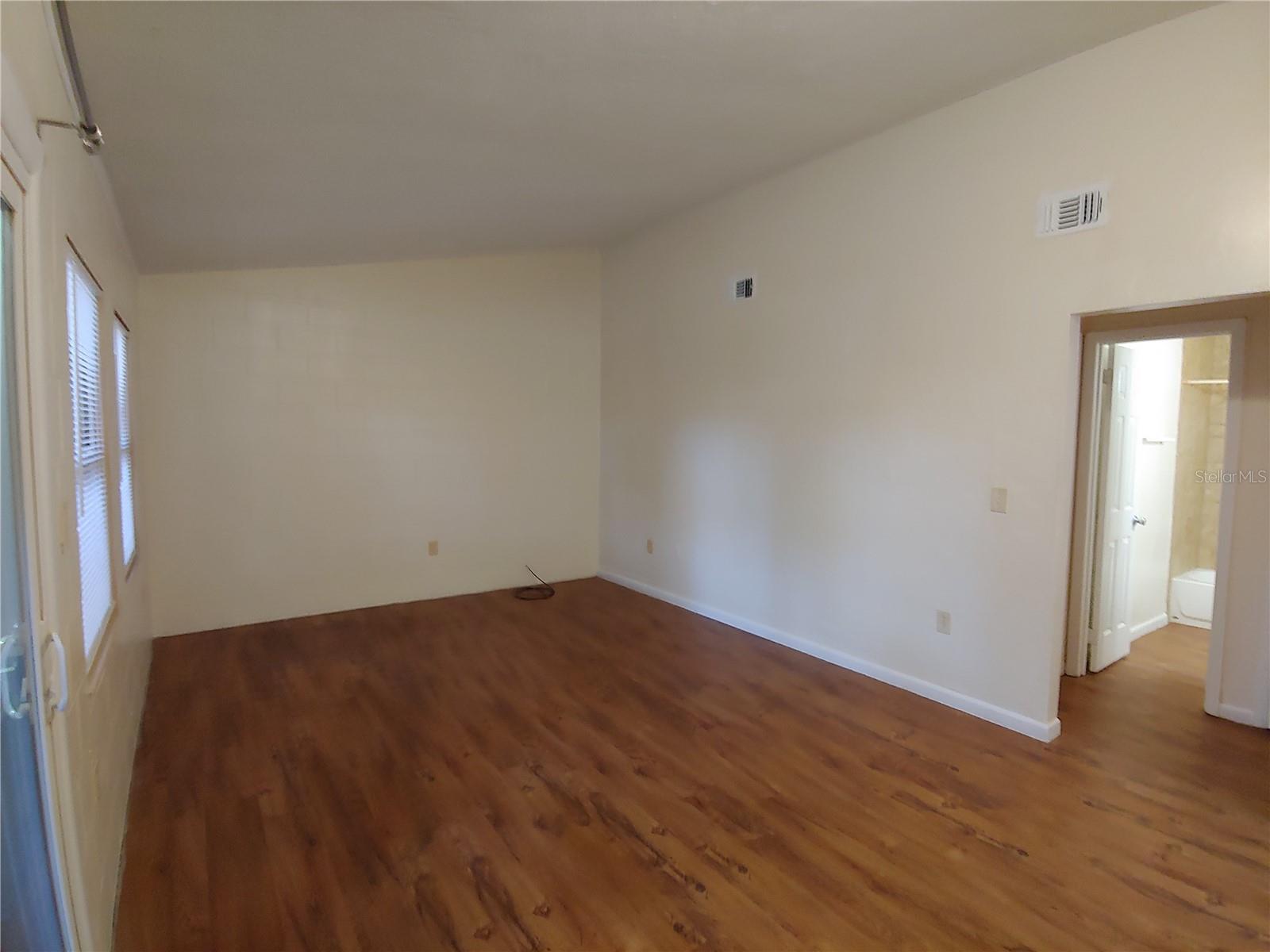 208 NE 7 PL #A, MICANOPY, FL, 32667