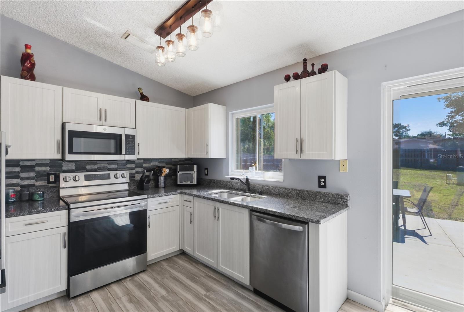 215 WALNUT AVE, ORANGE CITY, FL, 32763