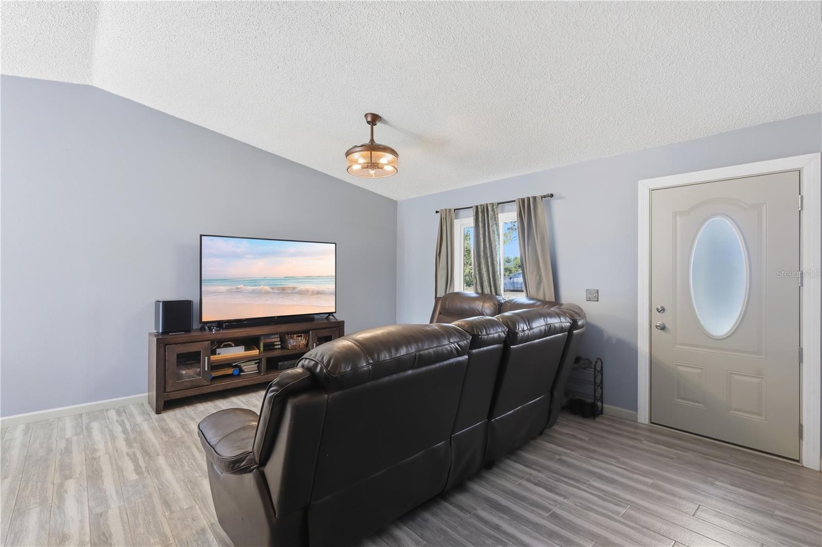 215 WALNUT AVE, ORANGE CITY, FL, 32763