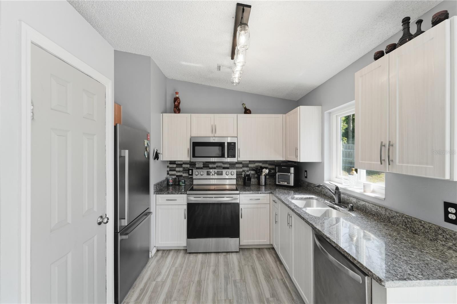 215 WALNUT AVE, ORANGE CITY, FL, 32763