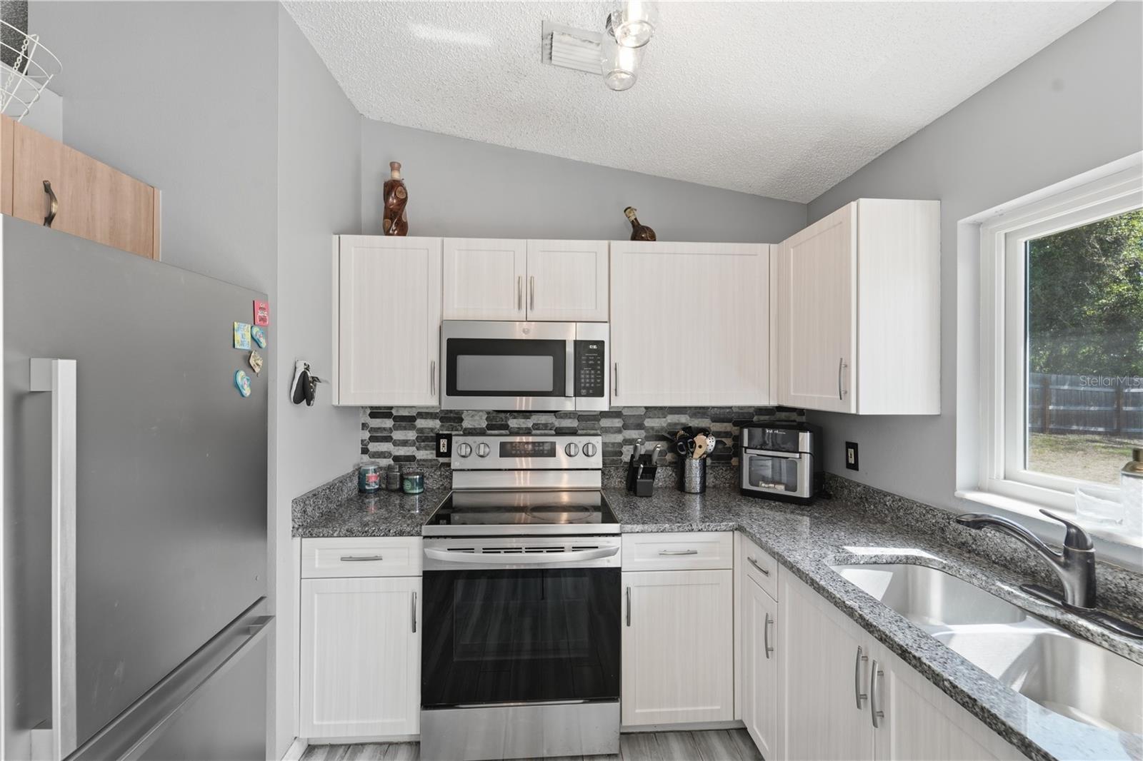 215 WALNUT AVE, ORANGE CITY, FL, 32763