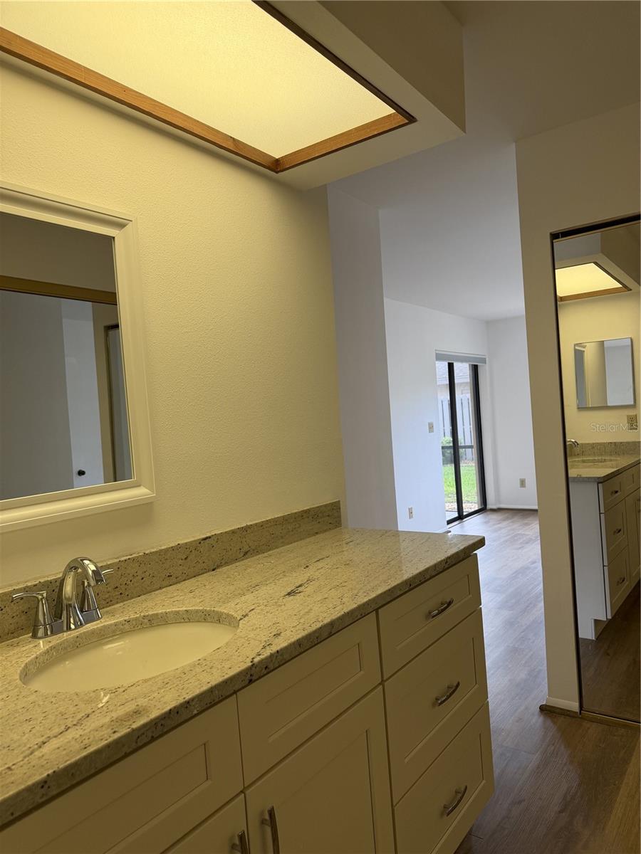 2004 LONGPOINTE CIR, VENICE, FL, 34293