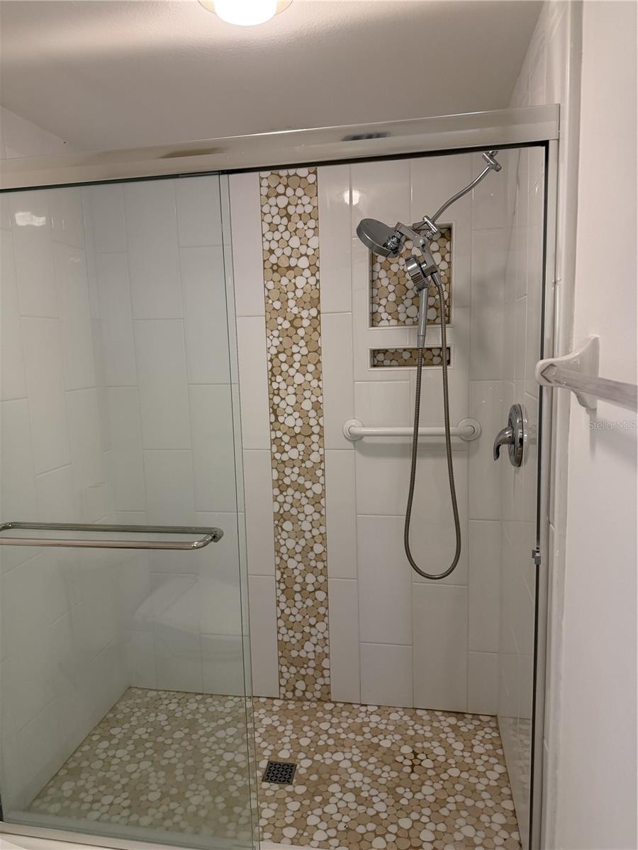 2004 LONGPOINTE CIR, VENICE, FL, 34293