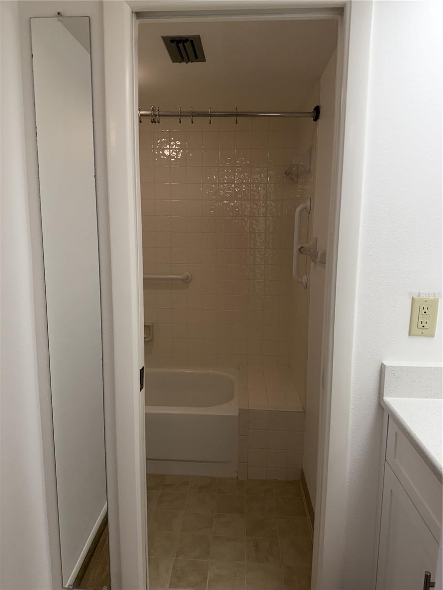 2004 LONGPOINTE CIR, VENICE, FL, 34293