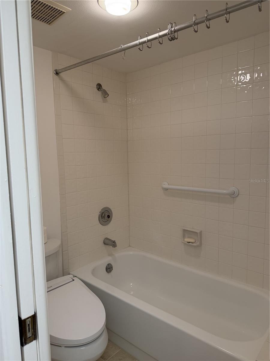 2004 LONGPOINTE CIR, VENICE, FL, 34293