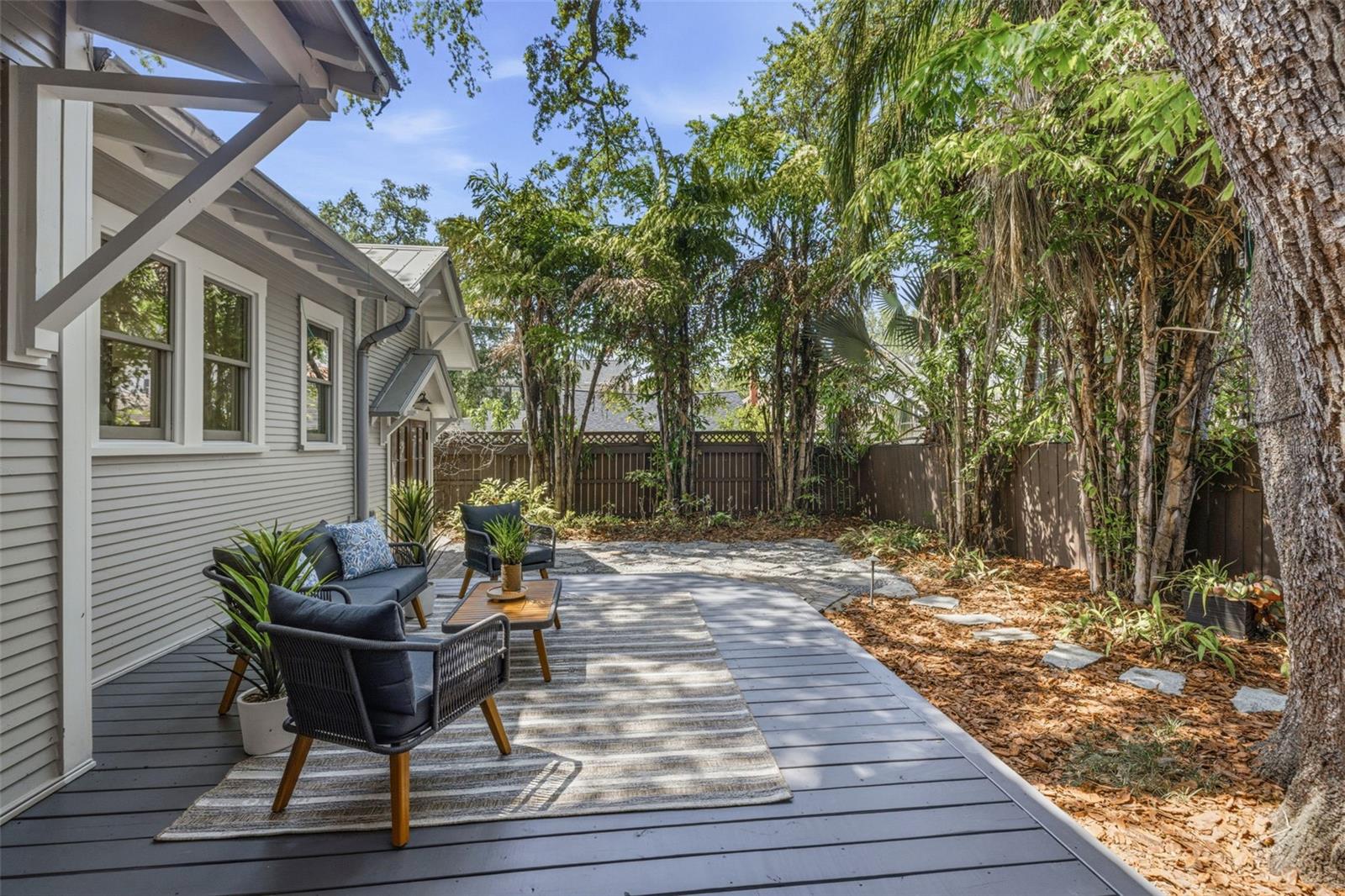 1811 W HILLS AVE, TAMPA, FL, 33606