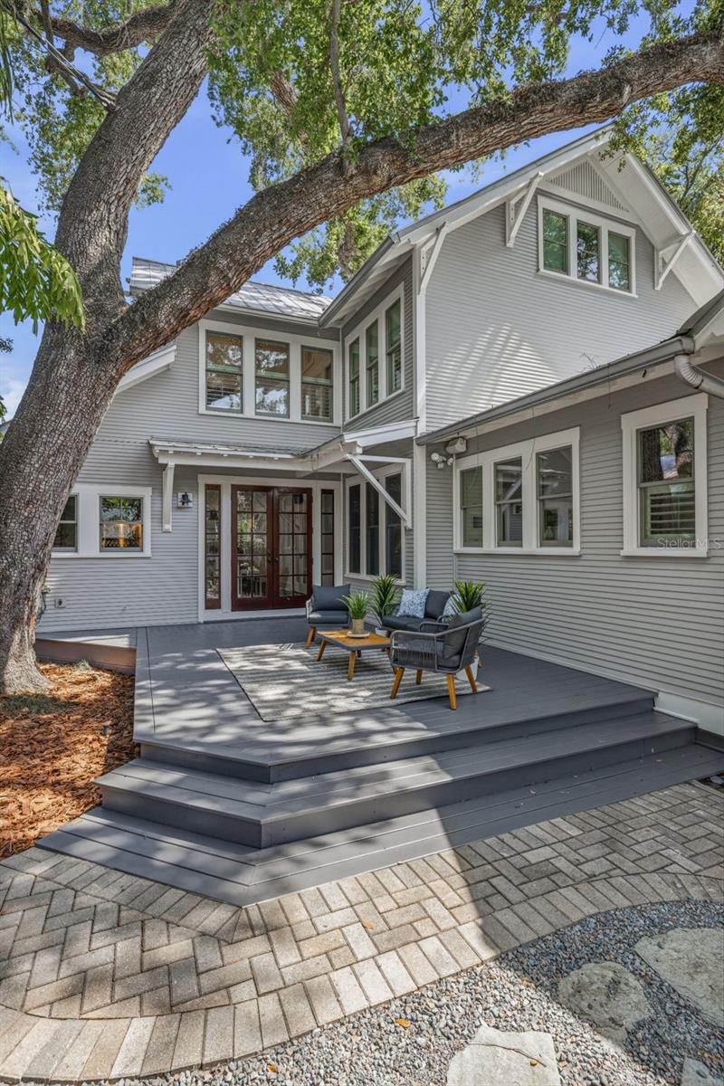 1811 W HILLS AVE, TAMPA, FL, 33606