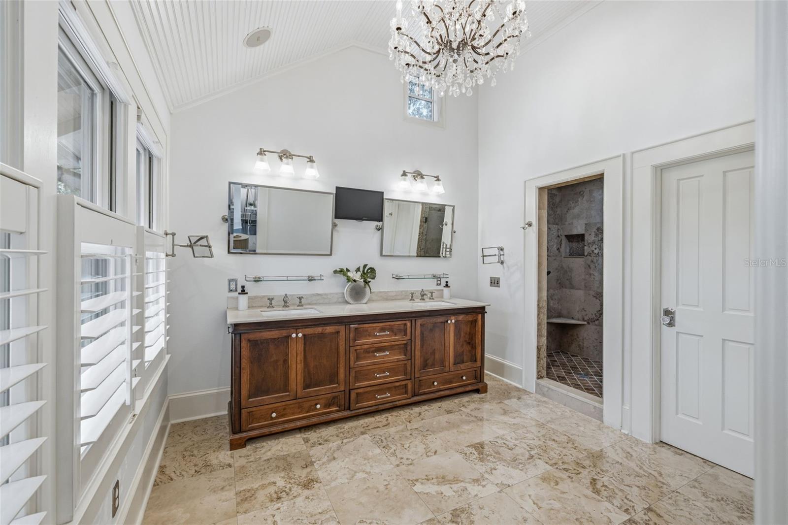 1811 W HILLS AVE, TAMPA, FL, 33606