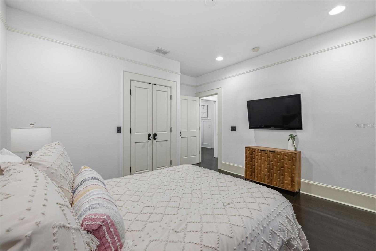 1811 W HILLS AVE, TAMPA, FL, 33606
