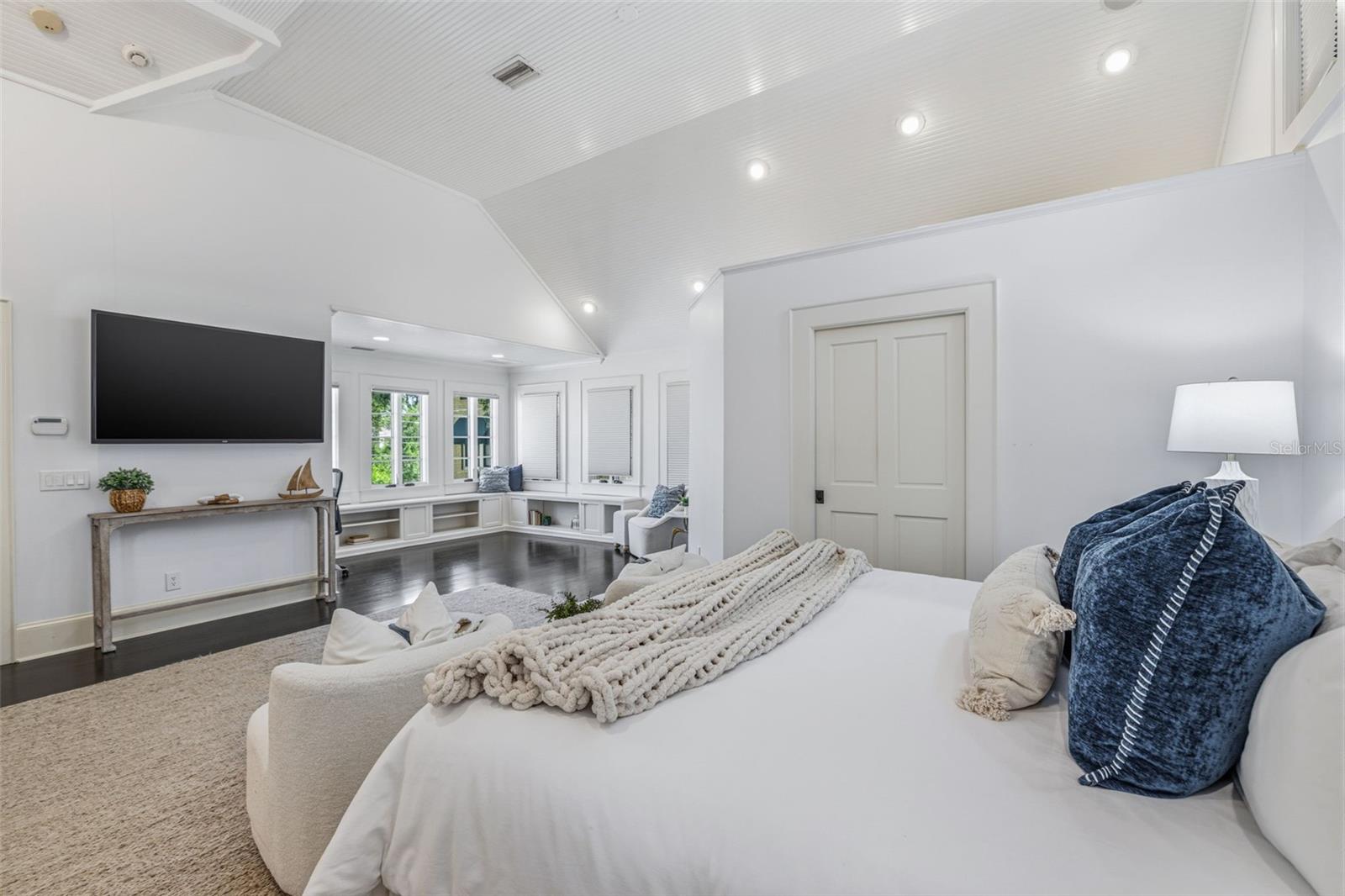 1811 W HILLS AVE, TAMPA, FL, 33606