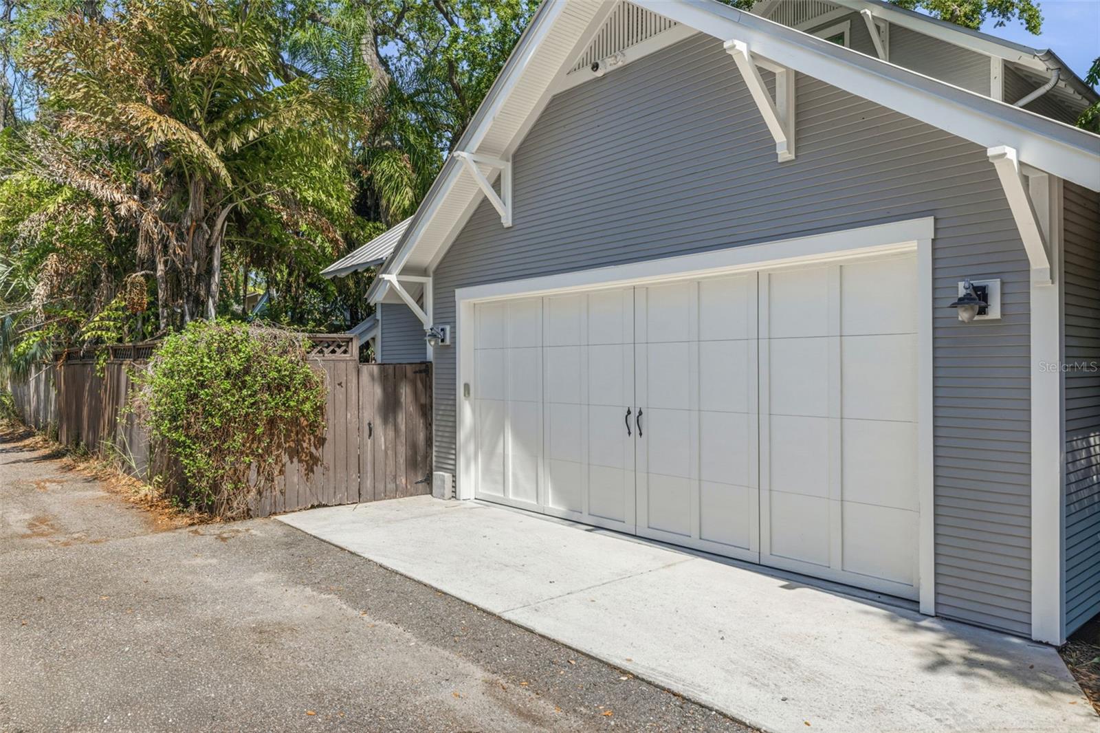 1811 W HILLS AVE, TAMPA, FL, 33606