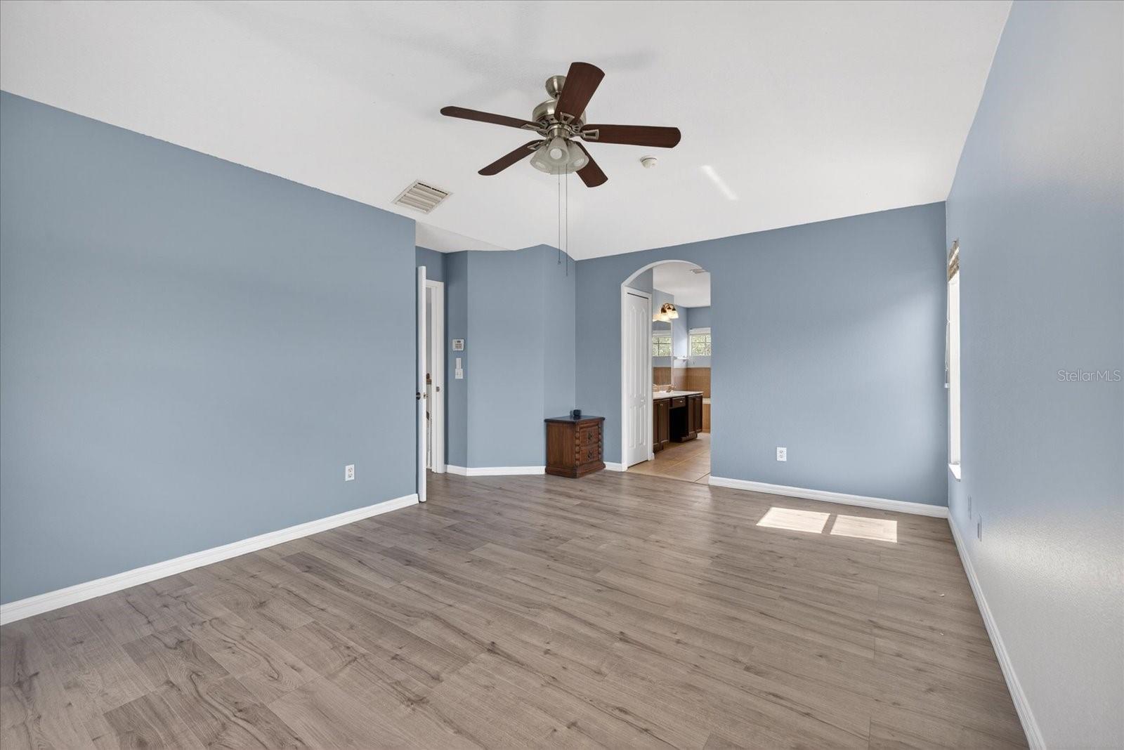 8405 CANTERBURY LAKE BLVD, TAMPA, FL, 33619