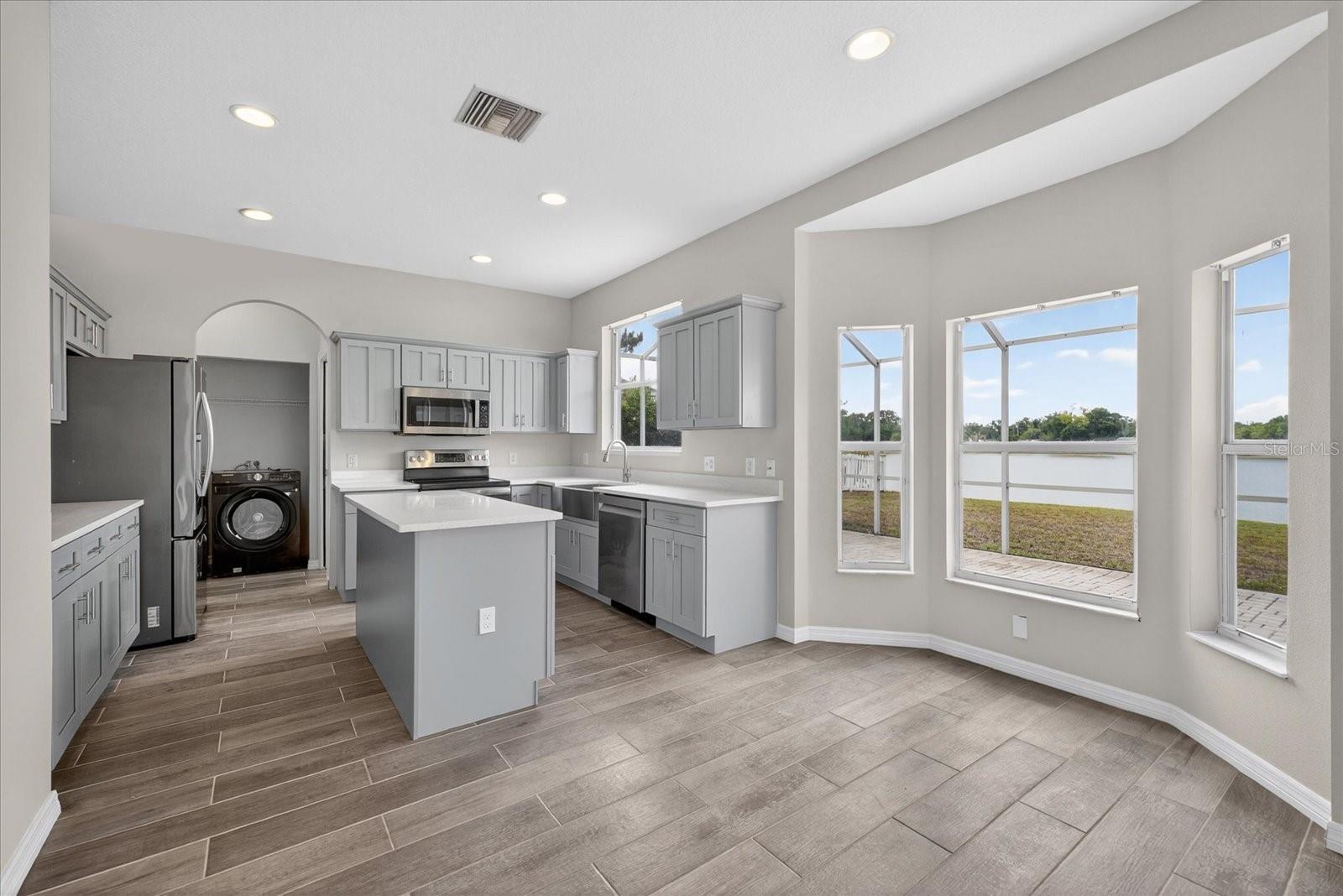 8405 CANTERBURY LAKE BLVD, TAMPA, FL, 33619