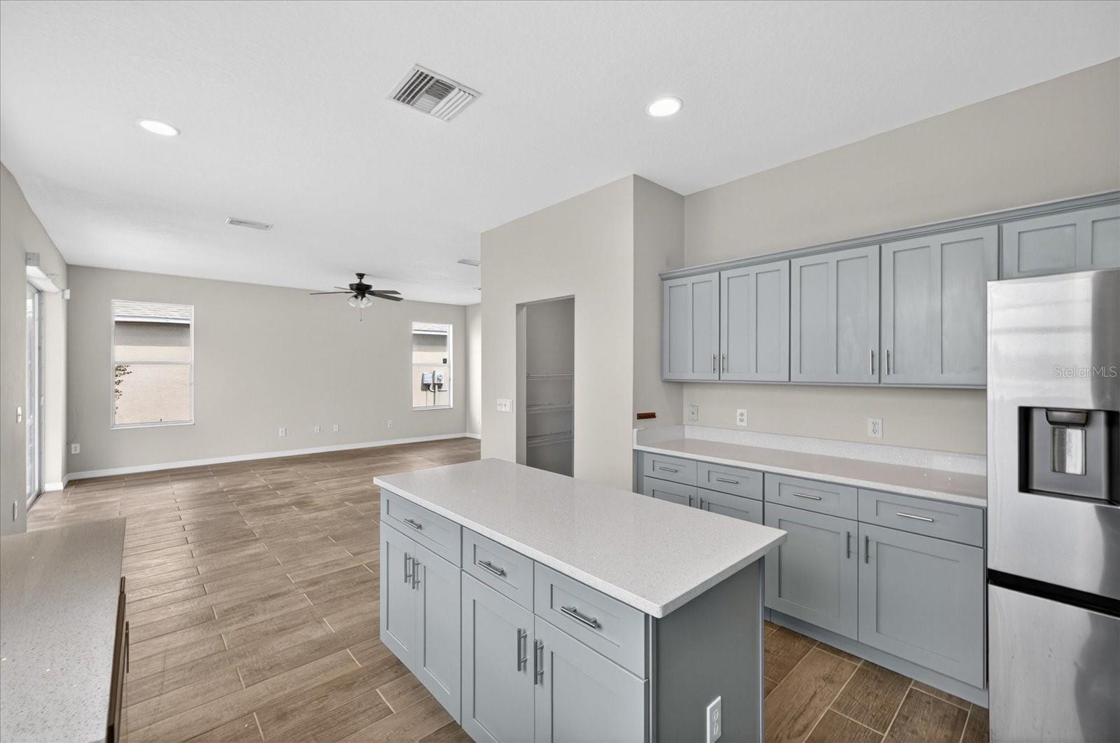 8405 CANTERBURY LAKE BLVD, TAMPA, FL, 33619