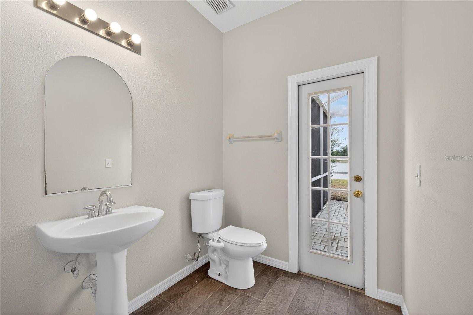 8405 CANTERBURY LAKE BLVD, TAMPA, FL, 33619