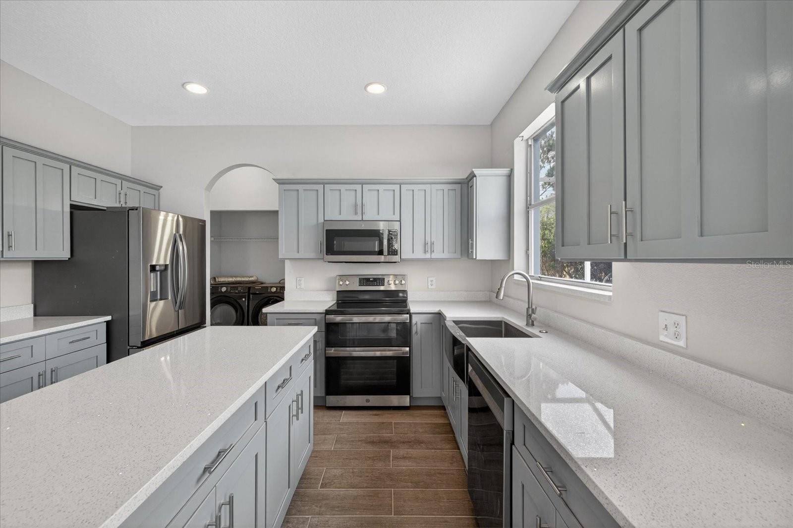 8405 CANTERBURY LAKE BLVD, TAMPA, FL, 33619