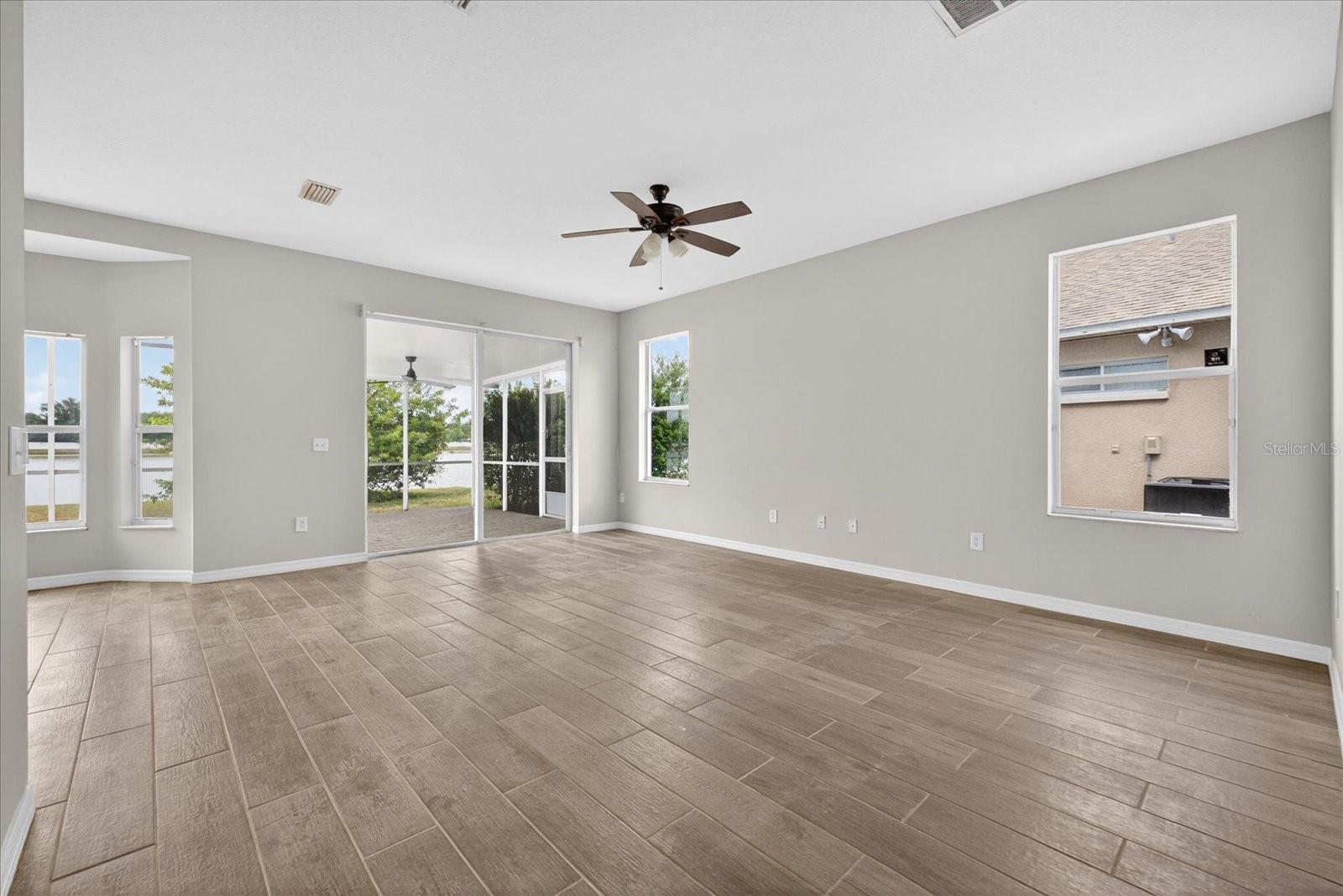8405 CANTERBURY LAKE BLVD, TAMPA, FL, 33619