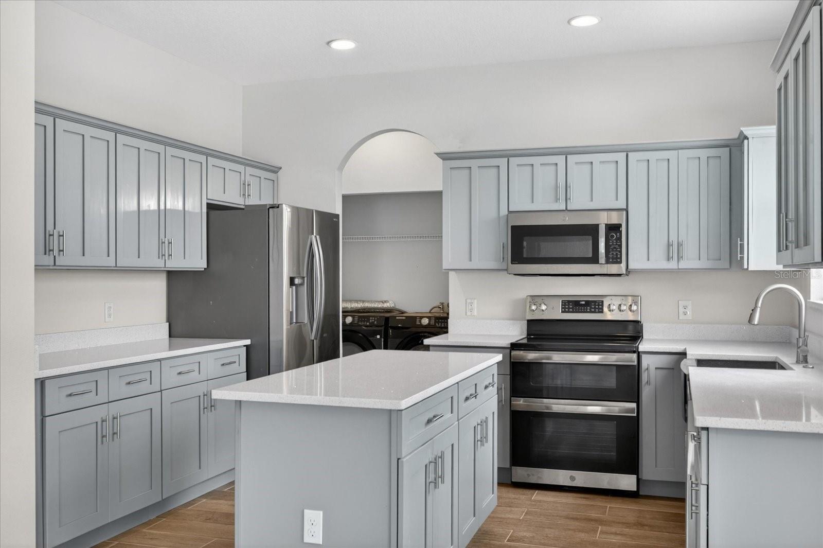 8405 CANTERBURY LAKE BLVD, TAMPA, FL, 33619