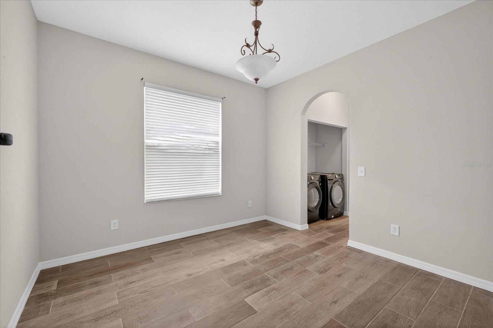 8405 CANTERBURY LAKE BLVD, TAMPA, FL, 33619