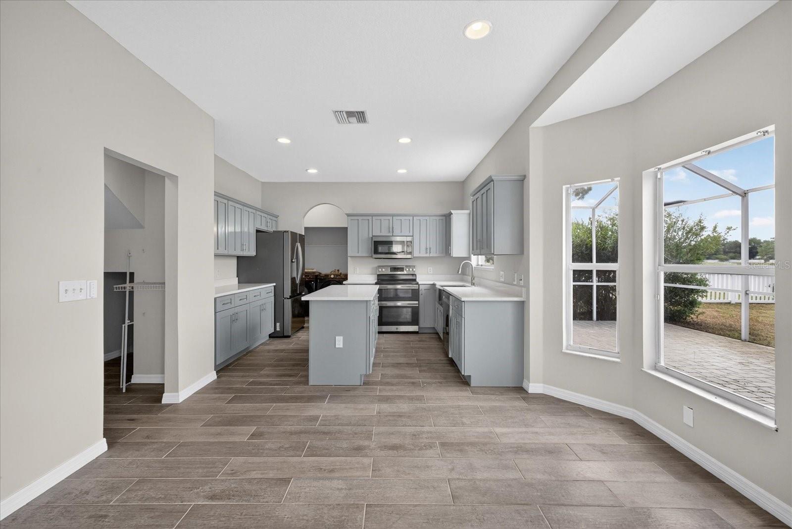 8405 CANTERBURY LAKE BLVD, TAMPA, FL, 33619