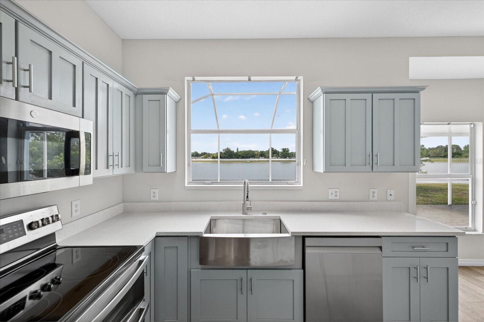 8405 CANTERBURY LAKE BLVD, TAMPA, FL, 33619