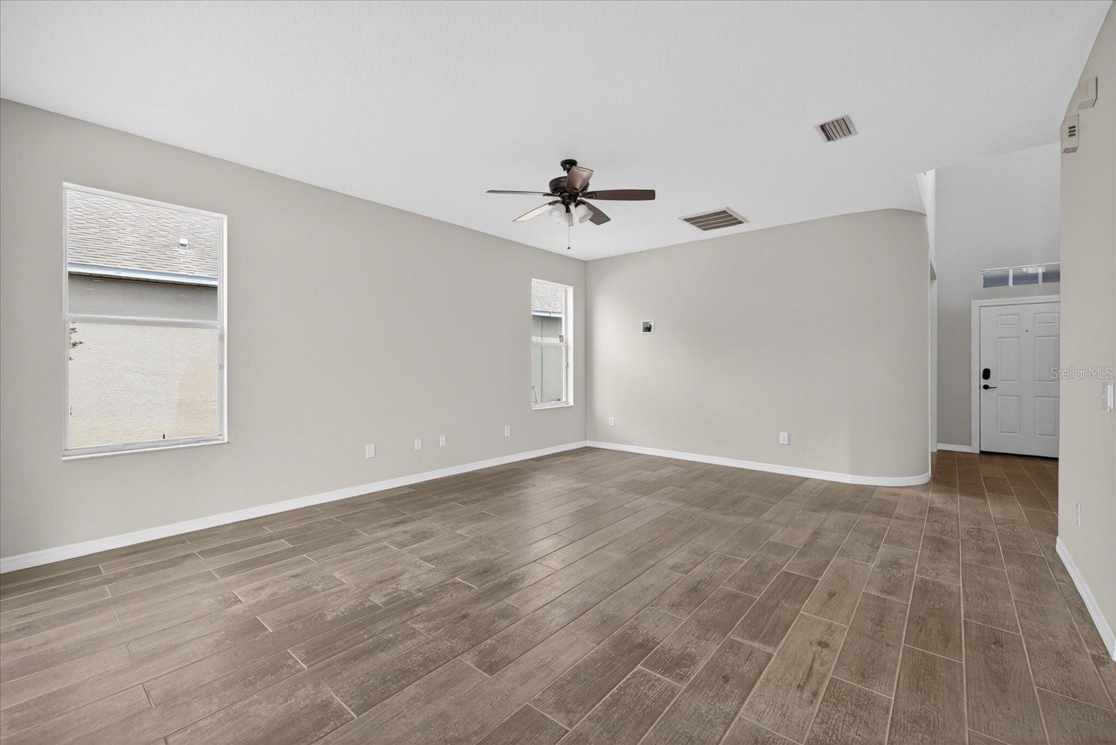 8405 CANTERBURY LAKE BLVD, TAMPA, FL, 33619