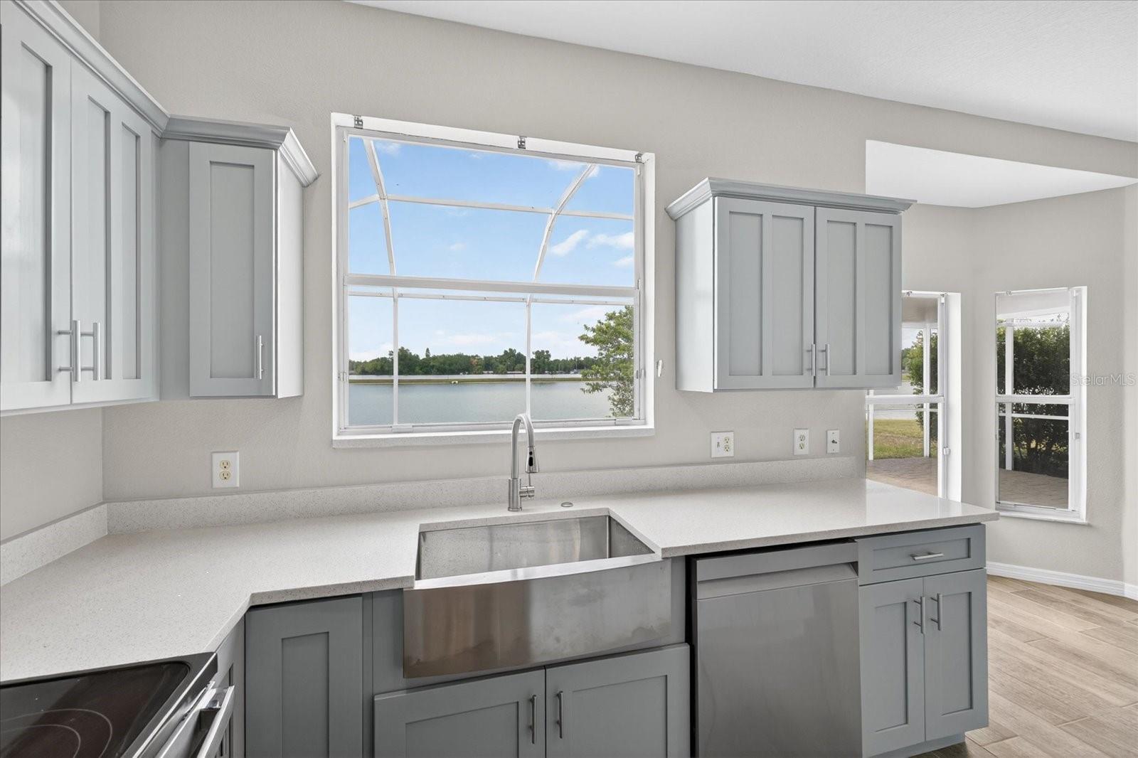 8405 CANTERBURY LAKE BLVD, TAMPA, FL, 33619