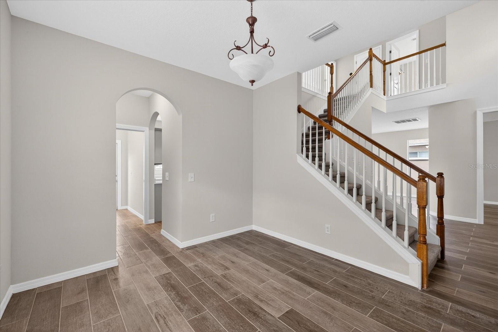 8405 CANTERBURY LAKE BLVD, TAMPA, FL, 33619