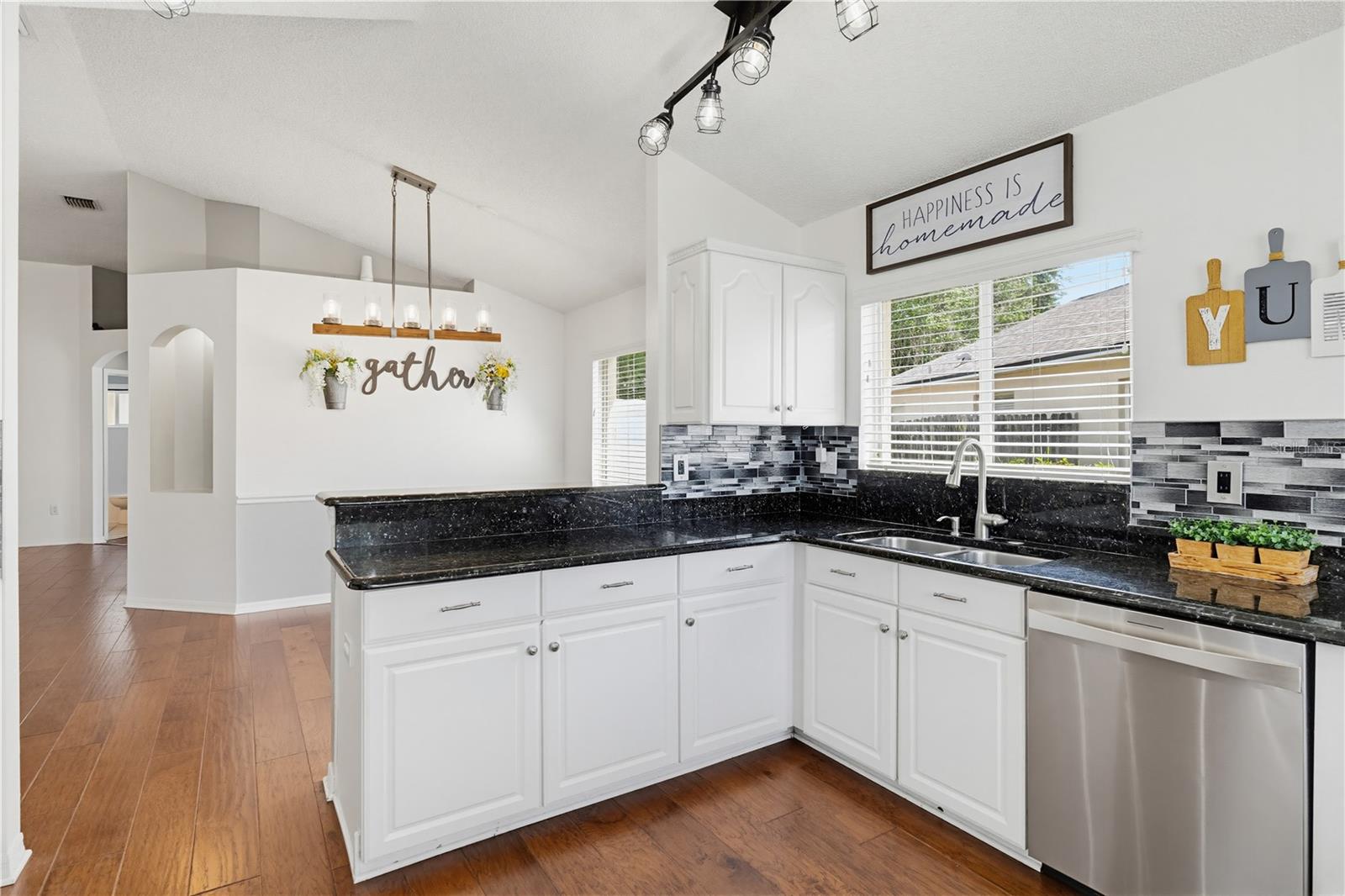 10236 CHARLESTON CORNER RD, TAMPA, FL, 33635