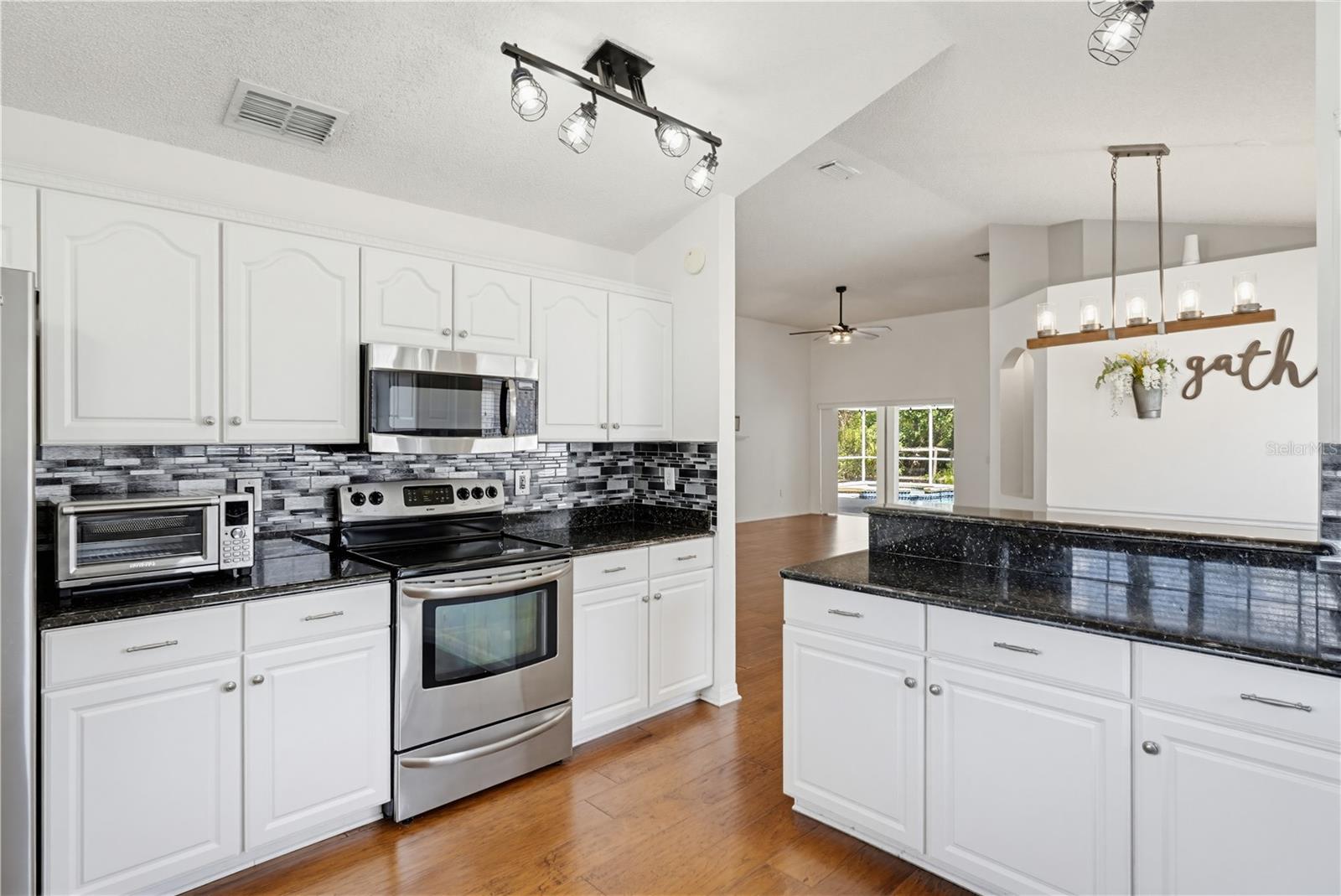 10236 CHARLESTON CORNER RD, TAMPA, FL, 33635