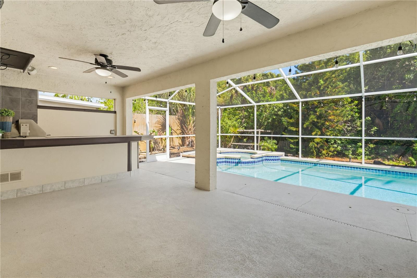 10236 CHARLESTON CORNER RD, TAMPA, FL, 33635