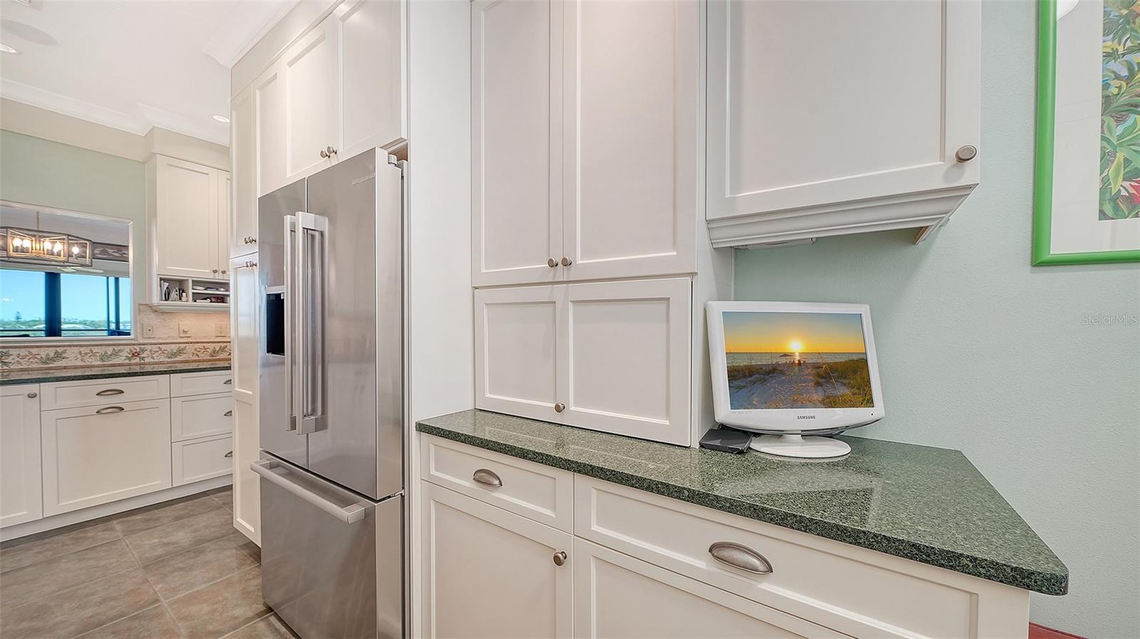 5420 EAGLES POINT CIR #402, SARASOTA, FL, 34231