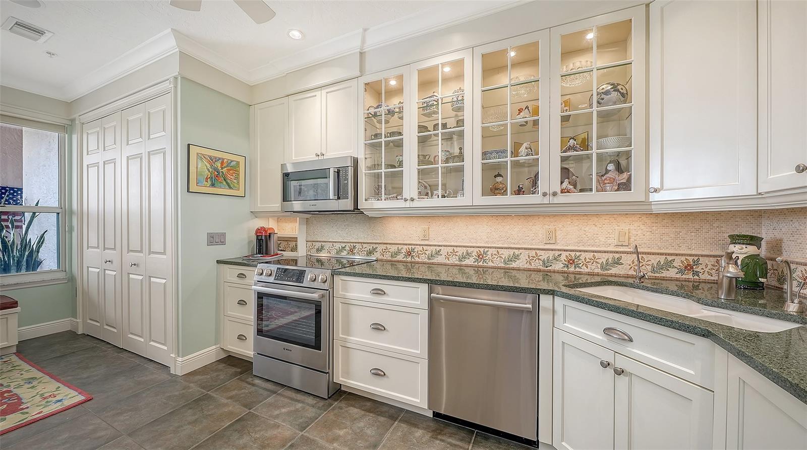 5420 EAGLES POINT CIR #402, SARASOTA, FL, 34231
