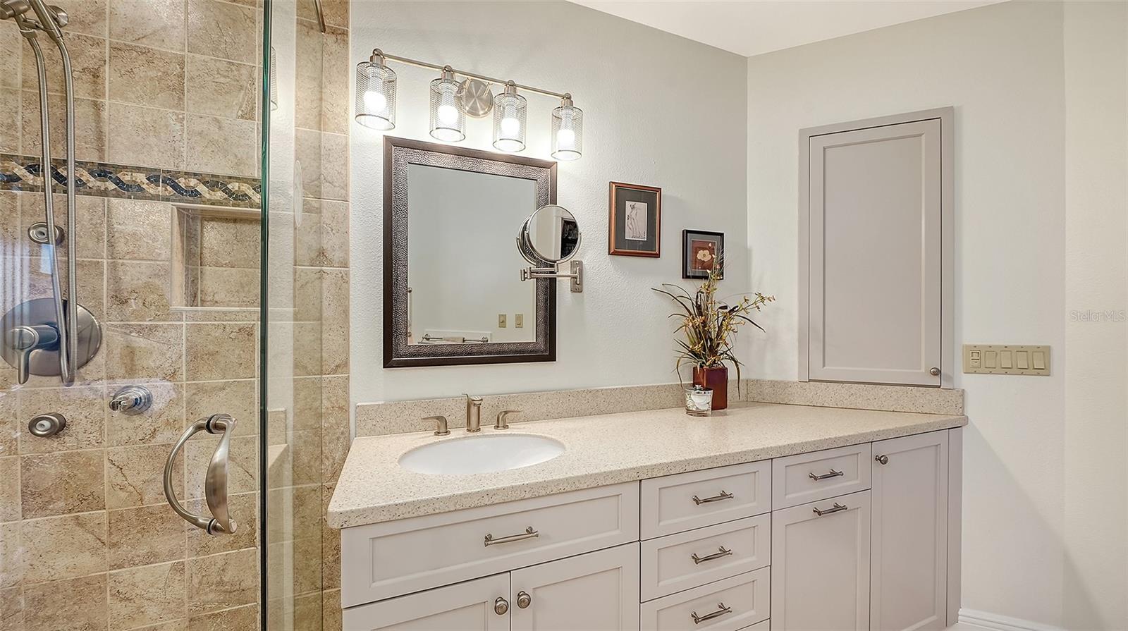 5420 EAGLES POINT CIR #402, SARASOTA, FL, 34231