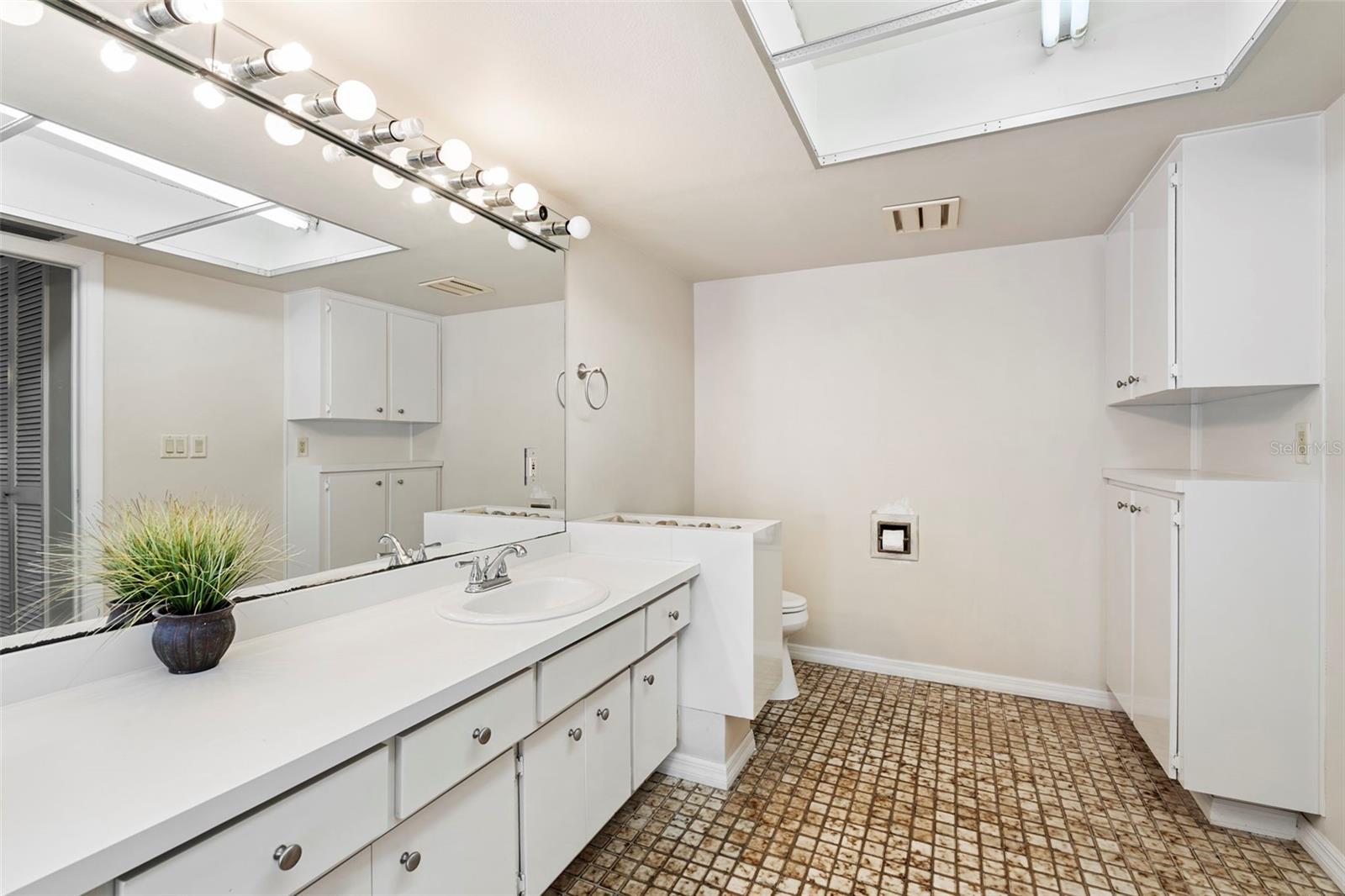 207 DUNBRIDGE DR, PALM HARBOR, FL, 34684